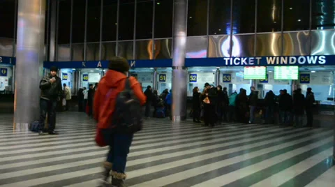 Passengers, Kiev Central Railway Station in Kiev, Ukraine. Vidéo 34796190