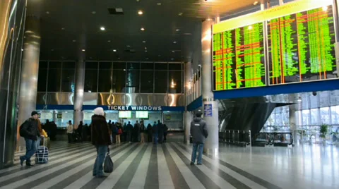 Passengers, Kiev Central Railway Station in Kiev, Ukraine. 스톡 동영상 34796994