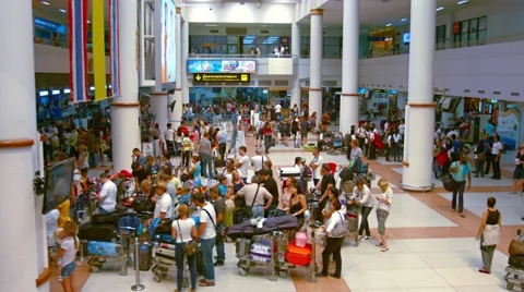 Passengers lines and flow in registration departing hall Видео 55624287