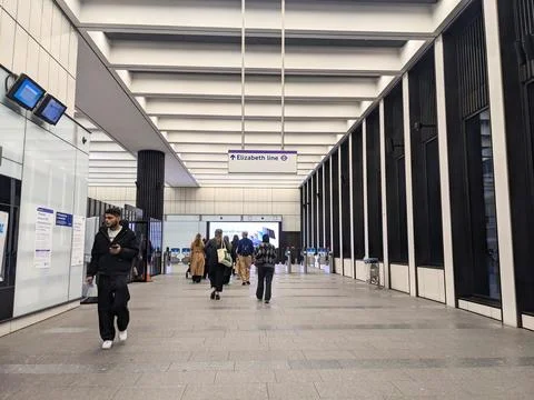 Passengers navigating the spacious, modern concourse of Bond Street Elizabeth Stock Photos