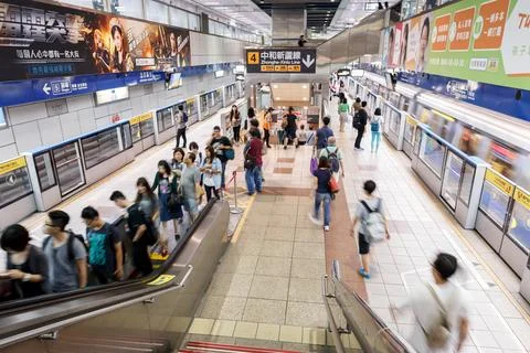 Passengers or commuters at rush hour in subway station in Taipei Stock Photos
