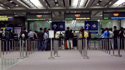 Passengers pass document check after arrival to Hong Kong, end of sterile area Vídeo Stock 327172361