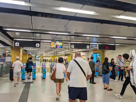 Passengers passing through modern automatic ticket gates at the busy Sung Wong Stock Photos