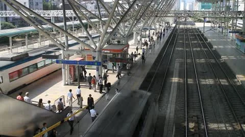 Passengers on the platform of Seoul station Stock Footage 11234721