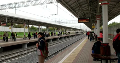 Passengers on the platform waiting for the train's arrival Video stock 67469699