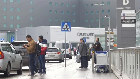 Passengers pulling luggages of a Uber taxi in Warsaw airport, Poland 5.2.2020 Video stock 124875081