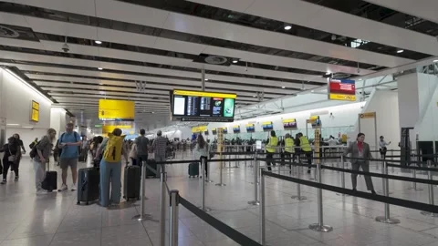 Passengers Queue at Heathrow Terminal 4 Check In Hall 스톡 동영상 339243027