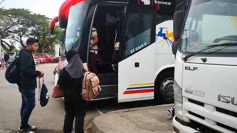 Passengers is queuing Stock Footage 107182429