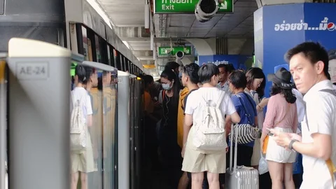Passengers rushed on BTS Skytrain during rush hour  Video stock 115960194