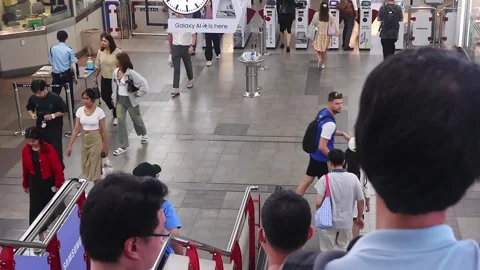 Passengers at Siam BTS skytrain station. Stock Footage 278314800
