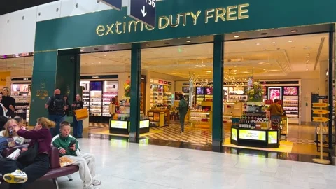 Passengers wait to board the plane. 動画素材 311950434