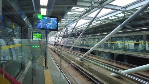 Passengers wait for the train to arrive at the Santo Amaro subway station Video stock 249921391