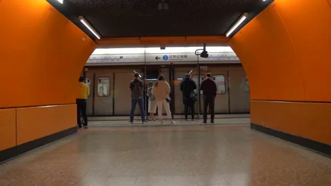 Passengers wait for the train arriving at Hong Kong underground station. Urban Stock Footage 182502032