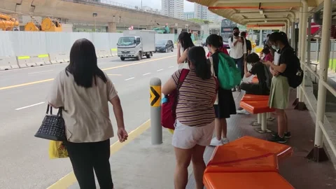 Passengers waiting at bus stop and getting on bus in Singapore Video stock 138590230