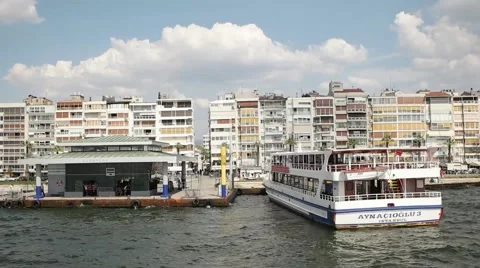 Passengers waiting for get in to ferry at Alsancak ferry station Vídeos de archivo 55848997