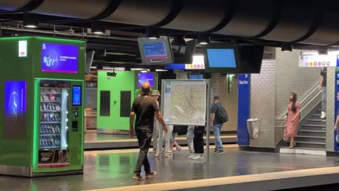 Passengers waiting at platform of Paris metro subway underground train station Stock Footage 281344811