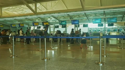 Passengers waiting in queue for check-in on Ngurah Rai International Airport Video stock 334575725