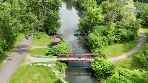 Passes Over - Limestone Creek Aqueduct - Syracuse, NY Vídeo Stock 336544352