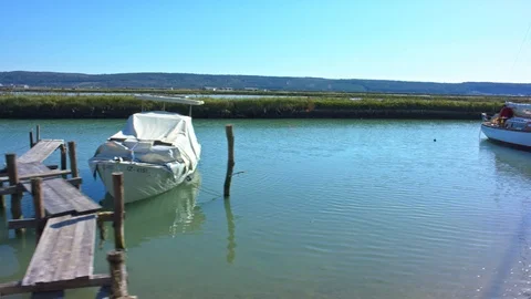 Passing an abandoned dock Video stock 93491869