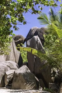 Passing Bizarre Rock Formations Foto stock