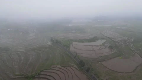 Passing the Clouds to Record Mountain 스톡 동영상 152748737