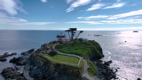 Passing over the Battery Point lighthouse. 스톡 동영상 295811115