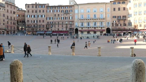 Passing through an ancient door of the Palazzo Pubblico in Siena. Stock Footage 170428162