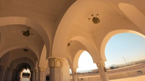 Passing trough arcs of mosque located in dry dessert. Stock Footage 163297531