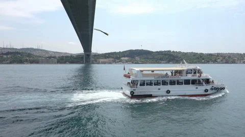 Passing under the Bosphorus Bridge in the Bosphorus Strait (Editorial) 스톡 동영상 39827511