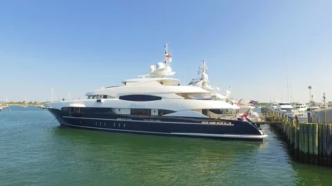 PASSING YACHTS IN WATER 2 Video stock 104290630