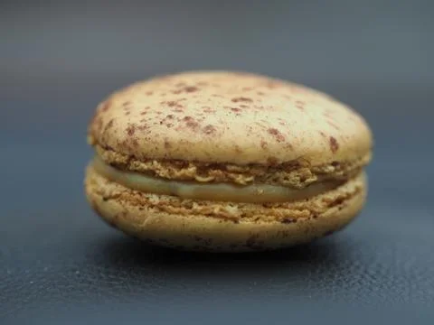 Passion fruit macaron 库存照片