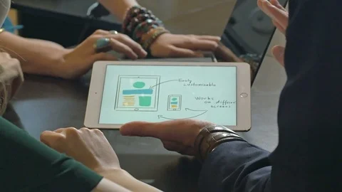 Passionate hipster designers brainstorming about graphics in advertising. Vídeo Stock 80472432