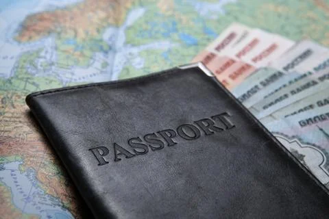 Passport in the bag on a map with bank notes Foto stock
