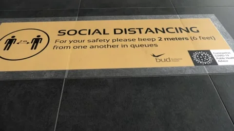 Passport Control Point, Social Distancing Sign, Budapest Airport Vídeos de archivo 130277765