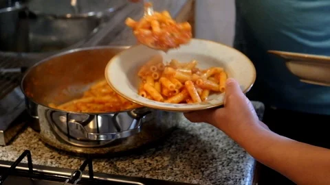 Pasta al sugo Stock Footage 129852114