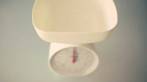 Pasta falling in weight scale 動画素材 43365390