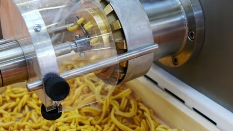 Production of spaghetti - machine produc, Stock Video