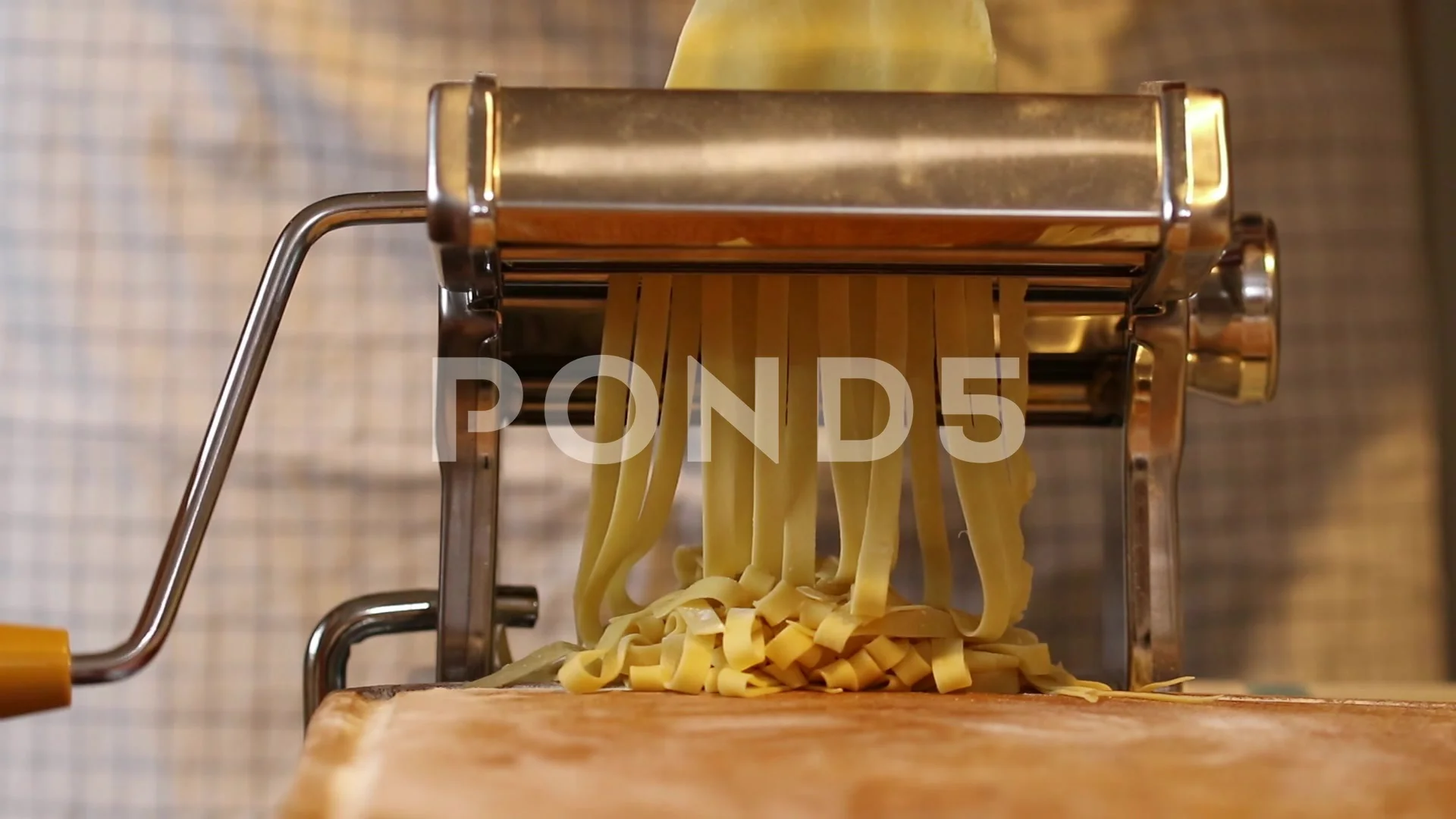 Production of spaghetti - machine produc, Stock Video