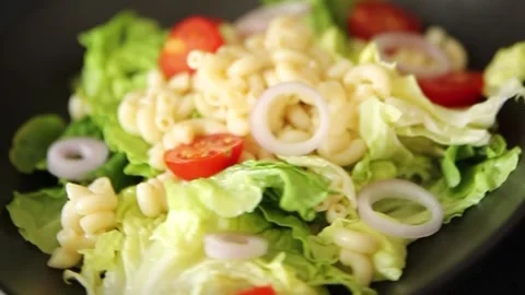 Pasta salad green leaf lettuce, tomato, pasta, onion fresh delicious gourmet Vidéo 313239544