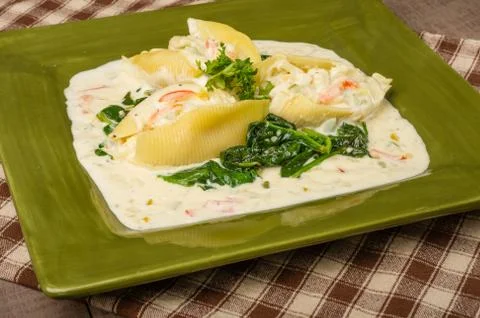 Pasta shells stuffed with crab Stock-Fotos