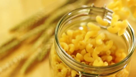 Pasta in slow motion Video stock 72658168