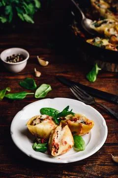 Pasta stuffed with ground beef, spinach and cheese Foto stock