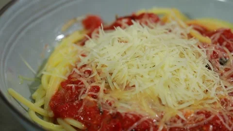 Pasta with tomatoes and parmesan Video stock 144639052