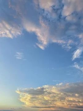 Pastel Cloud Formation Against Deep Blue Sky Stockfoto's
