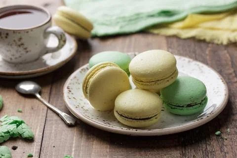 Pastel colored macaroons on a dark background Foto stock
