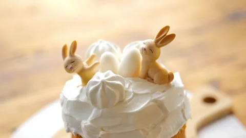 Pastries with Easter decor.Hand decorating Easter cake with white marshmallows. Stock Footage 301421774