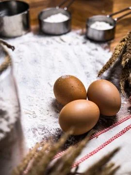 Pastry Baking Accessories Bakery Background with flour and whisk. Ingredients Stockfoto's