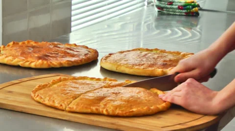 Pastry Chef Cuts 2 Stockbeeldmateriaal 34522801