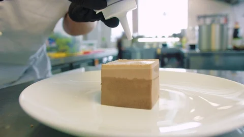 Pastry chef decorates dessert with jam, closeup Video stock 112947456