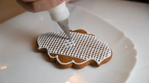 The pastry chef decorates the gingerbread with a pattern of glaze Stock Footage 150233368